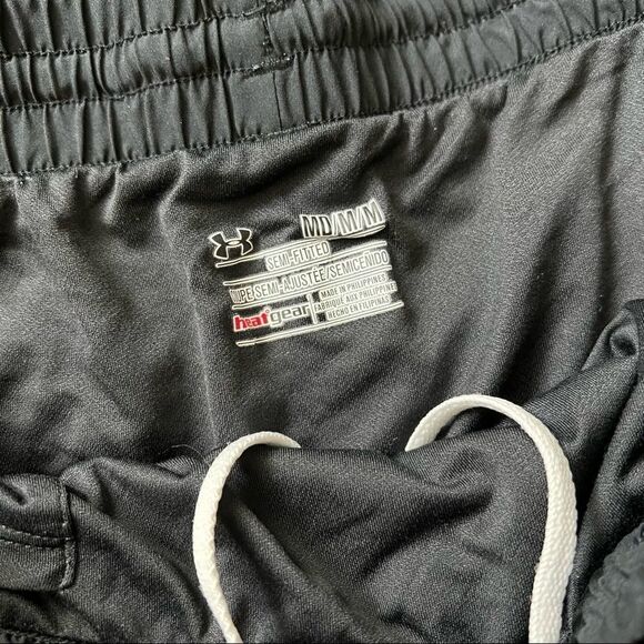 Under Armour Running Shorts M - Picture 2 of 3